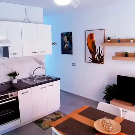 Апартаменти Sunny Pool Patio - 2 Bedrooms 2 Baths *