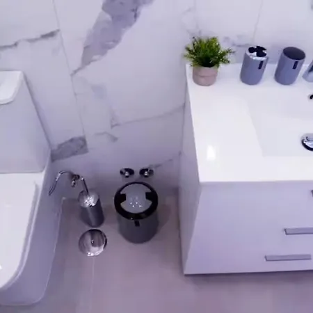 Sunny Pool Patio - 2 Bedrooms 2 Baths Апартаменти