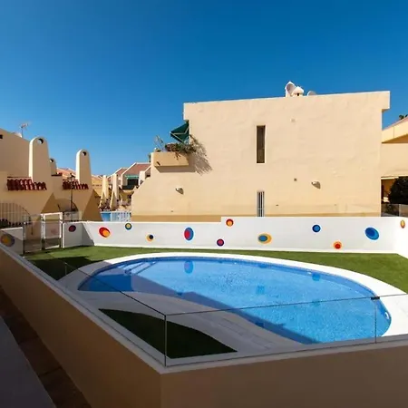 Апартаменти Sunny Pool Patio - 2 Bedrooms 2 Baths
