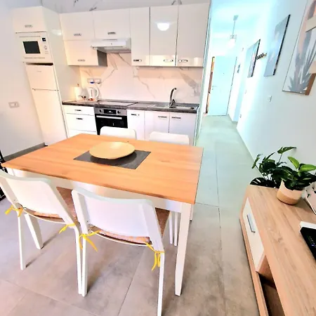 Апартаменти Sunny Pool Patio - 2 Bedrooms 2 Baths *
