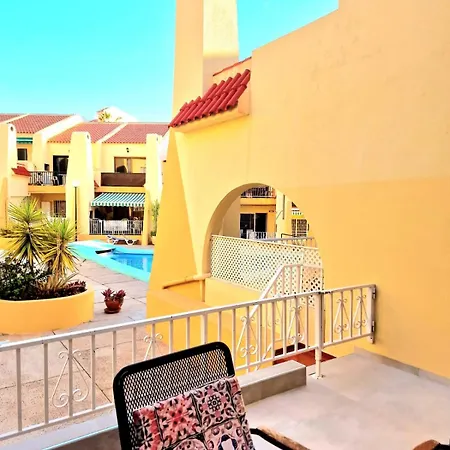 Sunny Pool Patio - 2 Bedrooms 2 Baths Апартаменти *