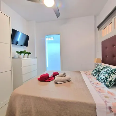 Sunny Pool Patio - 2 Bedrooms 2 Baths 公寓 *